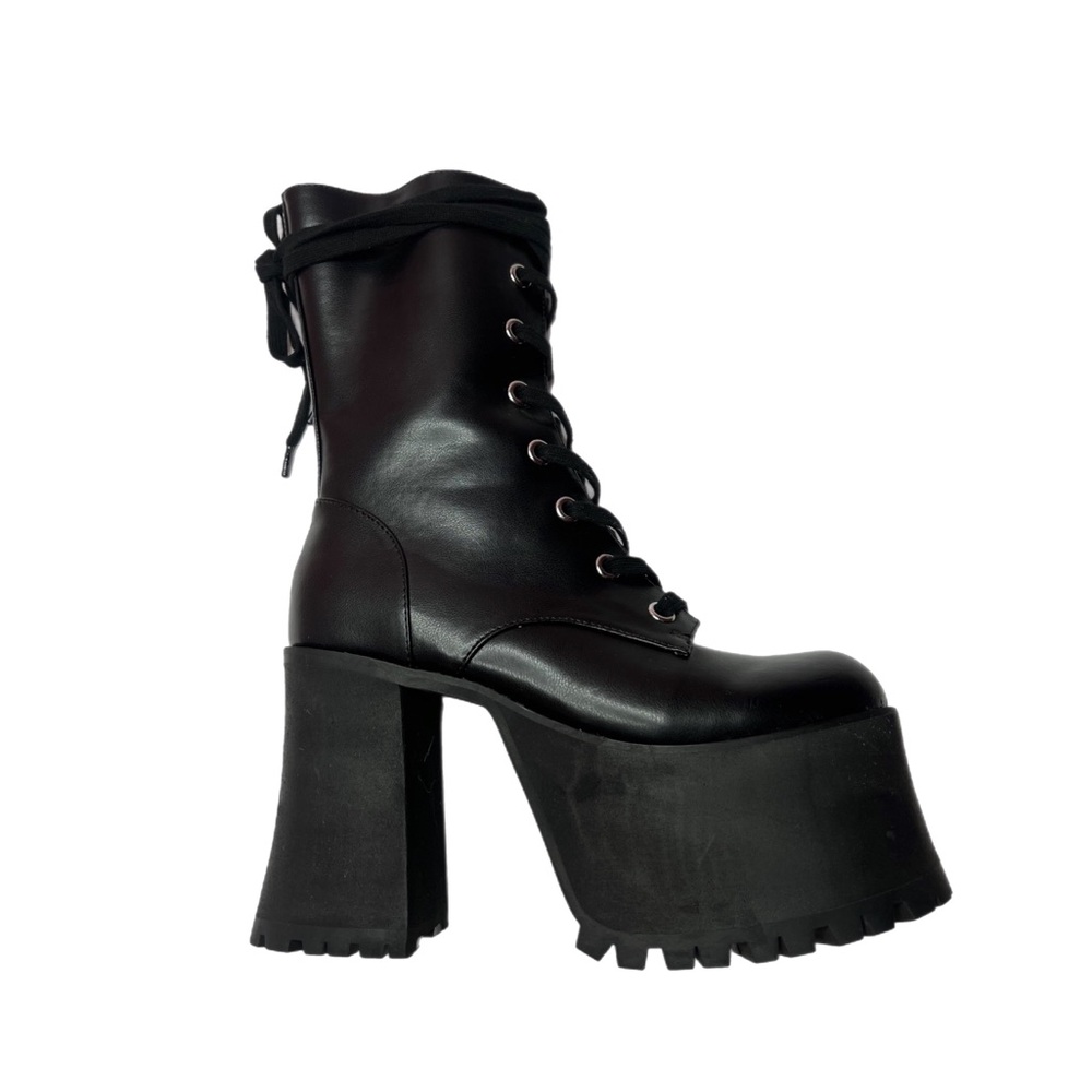 (SOLD) Long black lace up platform boots